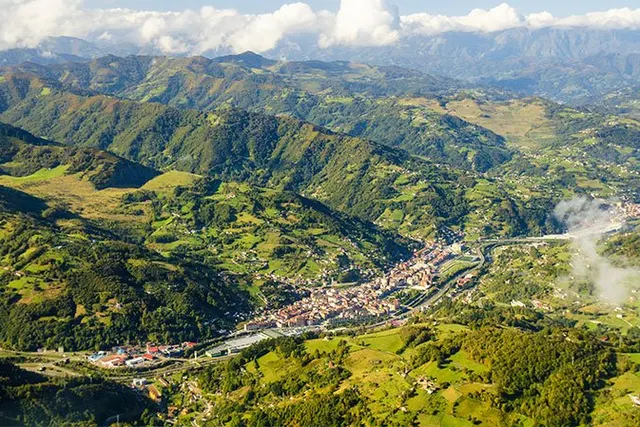 Área autocaravanas del Pozo Entrego (L' Entregu/El Entrego)