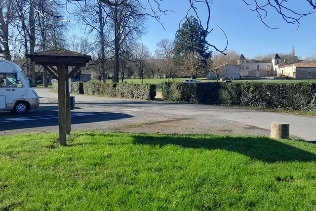 Aire de Camping-car du Parc du Vignaud
