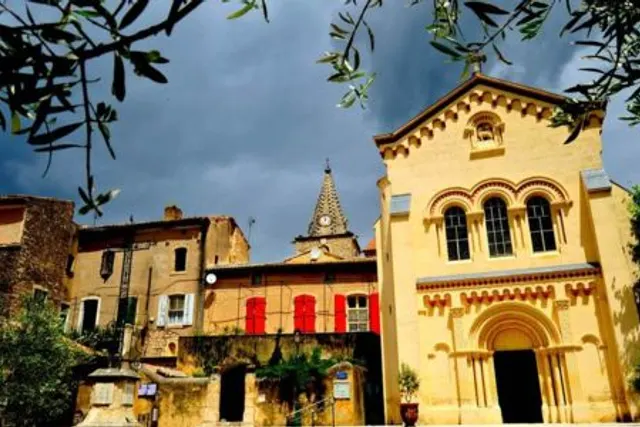 Aire de camping-car Les Vignerons Chusclan