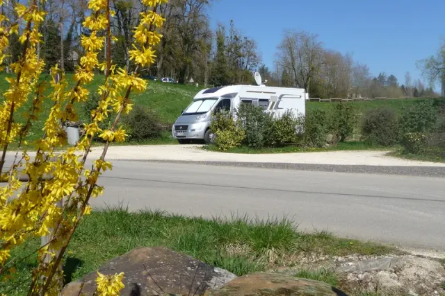 Aire de Camping-car Saint-Georges-sur-Moulon