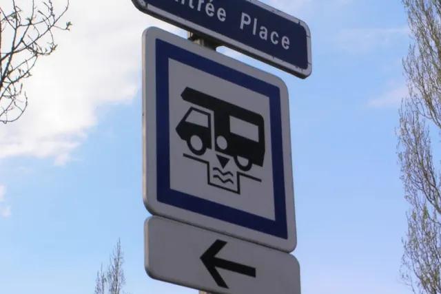 Aire de stationnement du Roselier