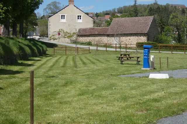 Aire Camping-cars Intermarche Chambon-sur-Voueize
