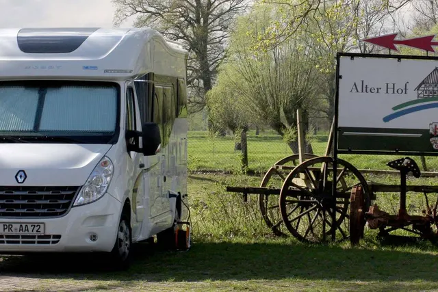 Alter Hof am Elbdeich Wohnmobil Stellplätze