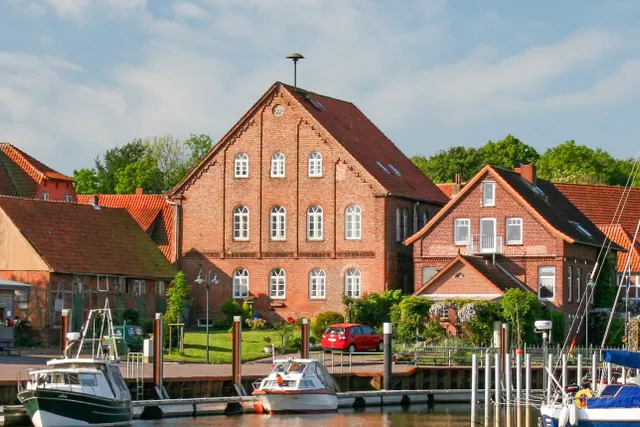Am Yachthafen Neuhaus an der Oste