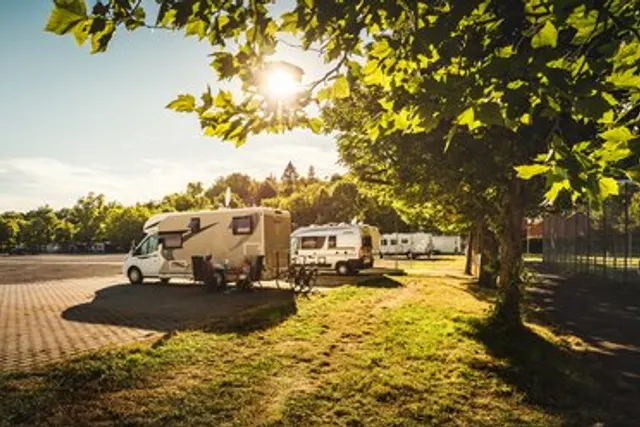 Wohnmobilstellplatz auf dem Festplatz
