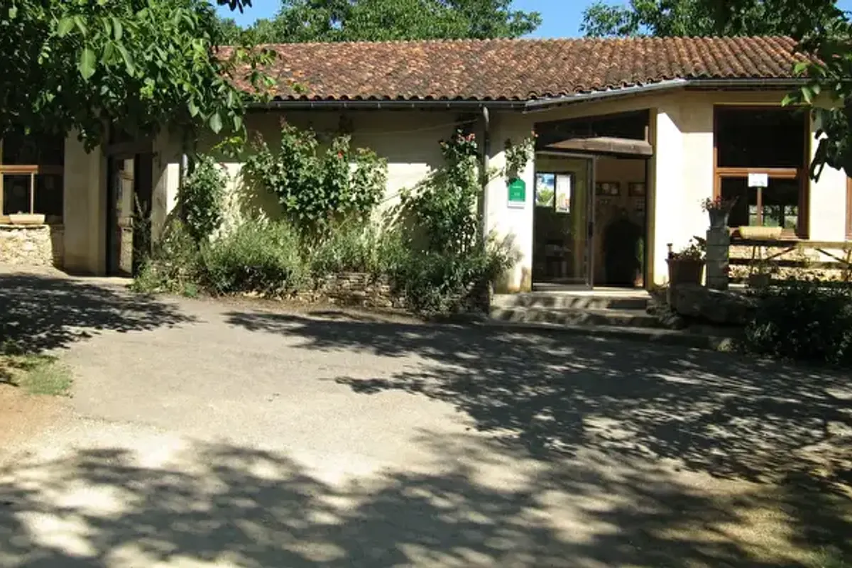 Camping Et Gites Les Pierres Chaudes